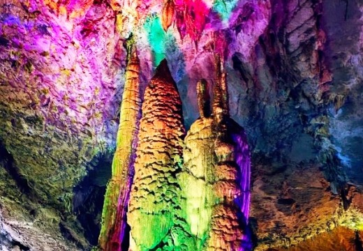百洞峡旅游区